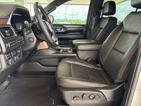 Used 2024 Chevrolet Suburban High Country AWD/4WD image 16