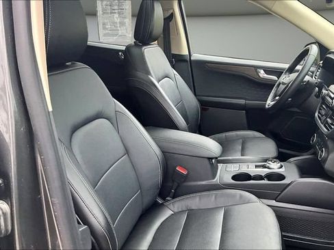 Used 2020 Ford Escape Titanium w/ Titanium Premium Package 2.0 AWD/4WD image 28