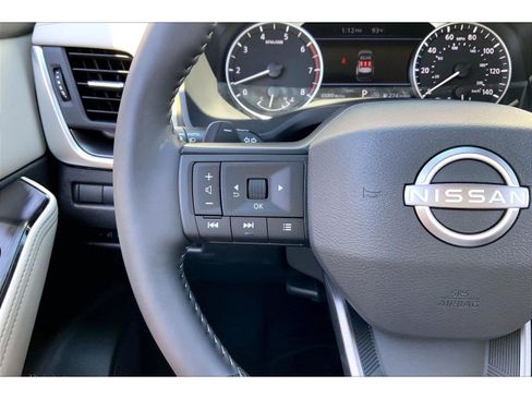 Used 2025 Nissan Rogue SV w/ SV Premium Package AWD/4WD image 17