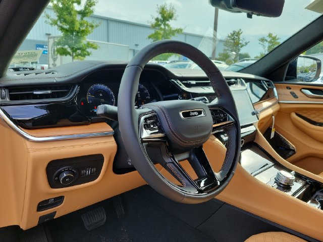New 2027 Jeep Grand Cherokee Summit w/ Adv Protech Group IV AWD/4WD image 19