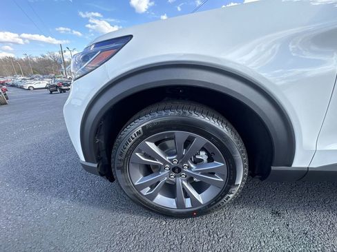 New 2026 Ford Explorer Active w/ Active Comfort Package image 10