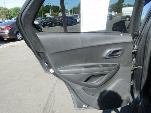 Used 2020 Chevrolet Trax LT w/ LT Convenience Package AWD/4WD image 14
