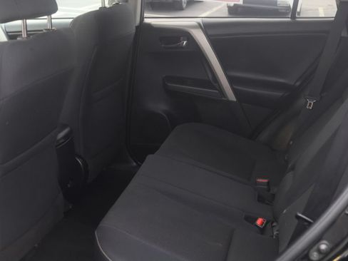 Used 2018 Toyota RAV4 XLE AWD/4WD image 23