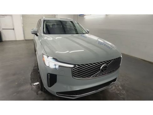 Used 2025 Volvo XC90 B6 Plus w/ Protection Package Premier image 3