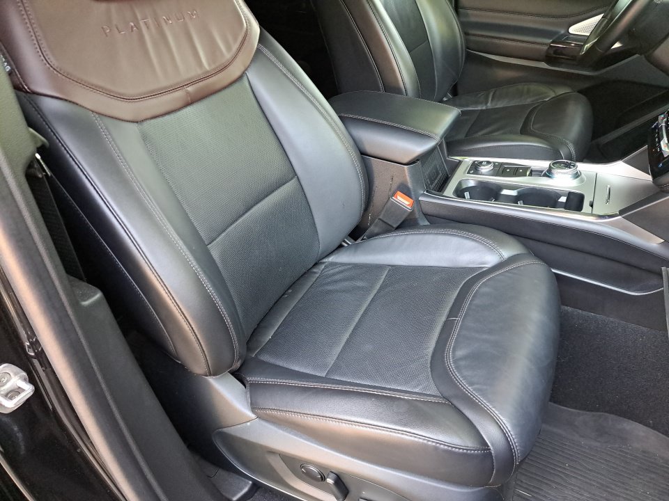 Used 2023 Ford Explorer Platinum w/ Technology Package AWD/4WD image 17