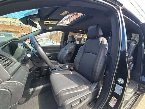 Used 2024 Honda Odyssey Sport image 6