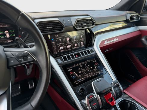 Used 2022 Lamborghini Urus AWD/4WD image 21