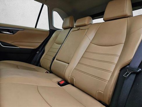 Used 2022 Toyota RAV4 XLE Premium image 19