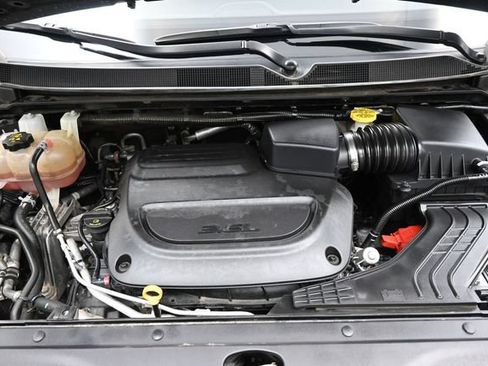 Used 2023 Chrysler Pacifica Touring-L FWD image 35