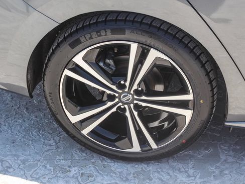 Used 2020 Nissan Sentra SR FWD image 9