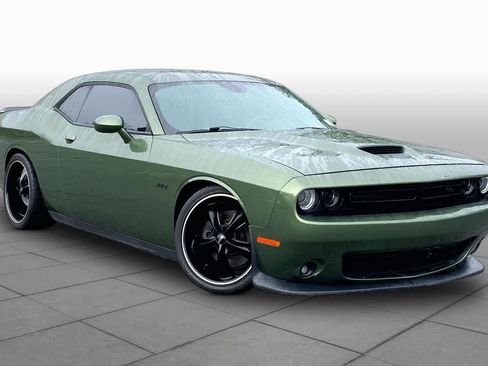Used 2019 Dodge Challenger R/T RWD image 3