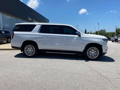 Used 2024 Chevrolet Suburban Premier w/ Advanced Technology Package AWD/4WD image 9