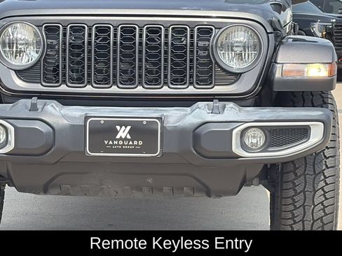 Used 2024 Jeep Gladiator Sport AWD/4WD image 4