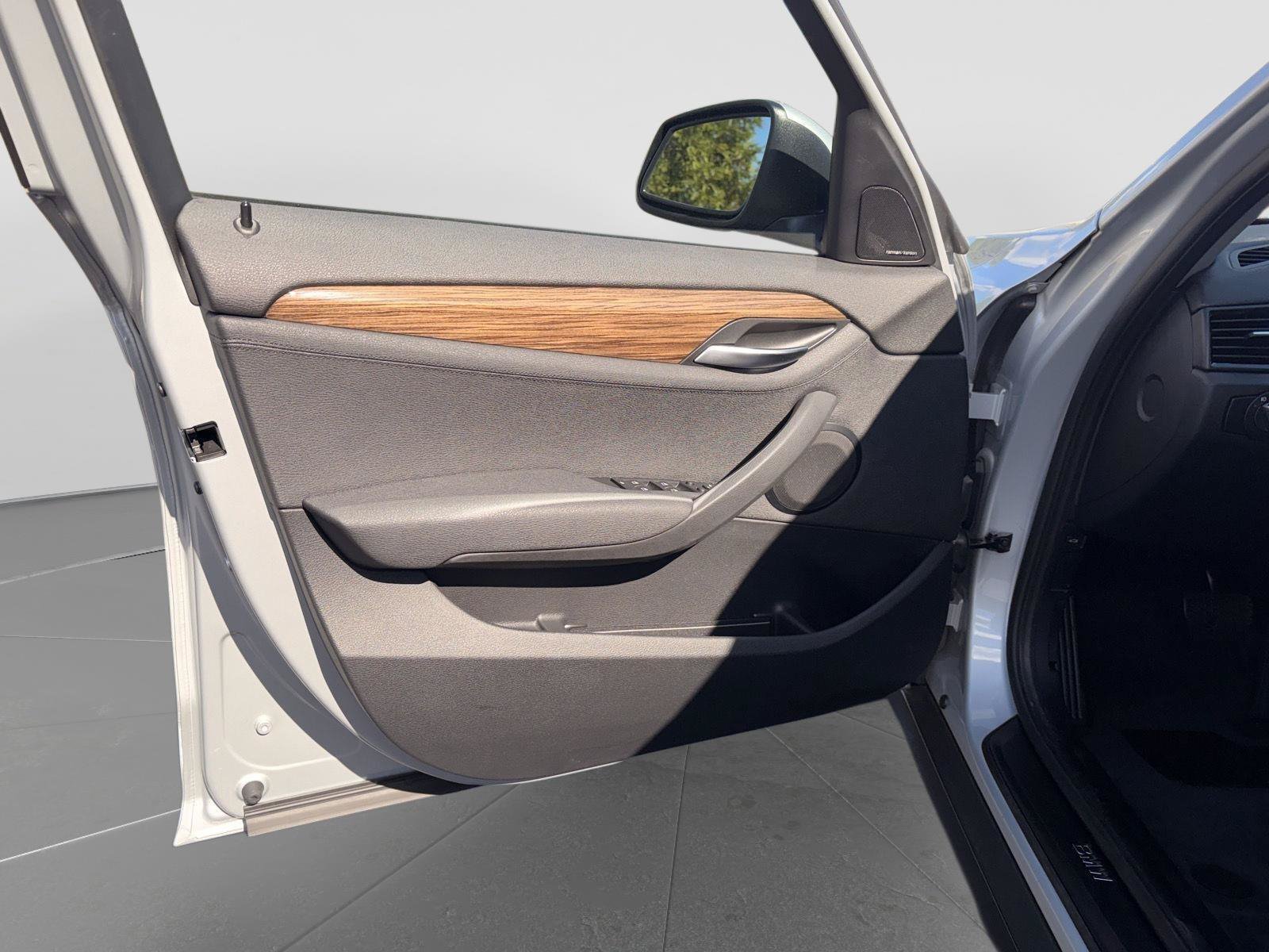Used 2015 BMW X1 sDrive28i RWD image 9
