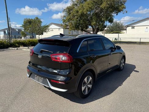 Used 2018 Kia Niro EX w/ EX Premium Package image 6
