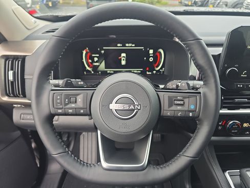 New 2025 Nissan Pathfinder Platinum image 15