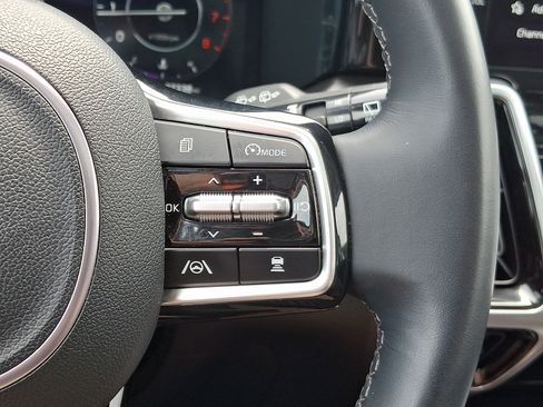 Certified 2023 Kia Sorento SX AWD/4WD image 23