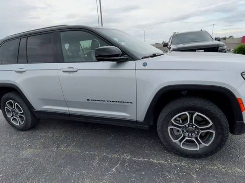 Used 2022 Jeep Grand Cherokee Trailhawk w/ Advanced Protech Group II AWD/4WD image 7
