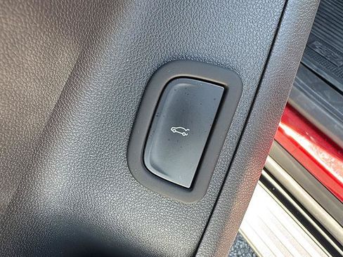 Used 2025 Chevrolet Traverse LT w/ Driver Confidence Package FWD image 34