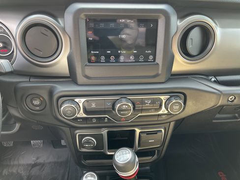 Used 2022 Jeep Wrangler Sport AWD/4WD image 22