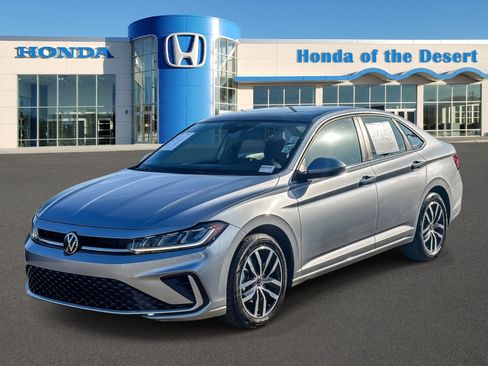 Used 2025 Volkswagen Jetta SE FWD image 3