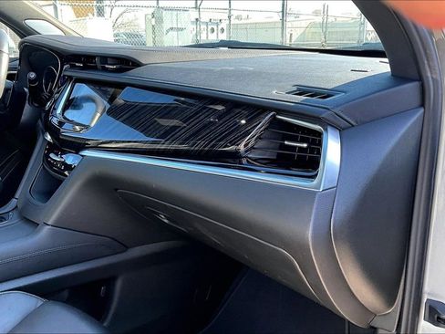 Used 2025 Cadillac XT6 Premium Luxury image 21