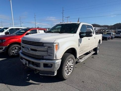 Used 2019 Ford F350 Lariat w/ Lariat Ultimate Package image 3