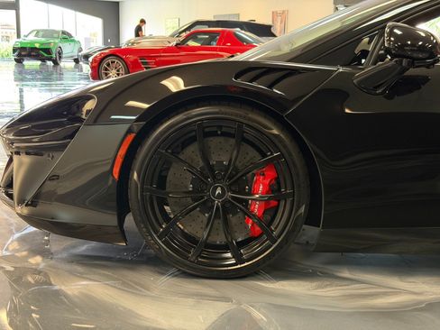 Used 2026 McLaren Artura Spider RWD image 5