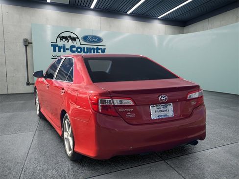 Used 2012 Toyota Camry SE image 4