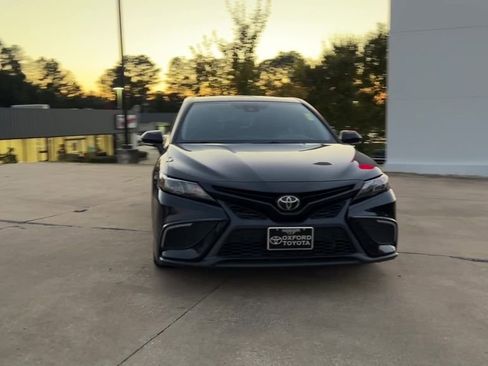 Used 2022 Toyota Camry SE image 9
