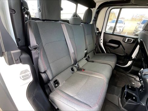 Used 2025 Jeep Gladiator Rubicon w/ Convenience Group image 19