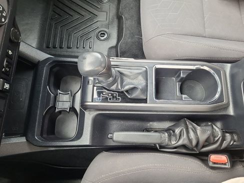 Used 2019 Toyota Tacoma TRD Sport AWD/4WD image 24