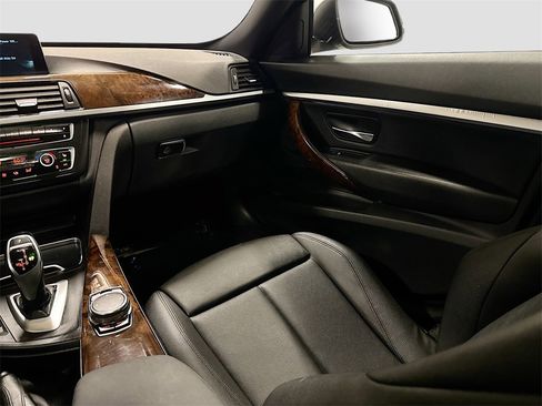 Used 2016 BMW 328i Gran Turismo xDrive image 28