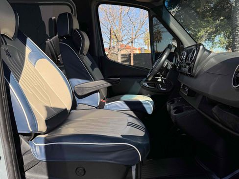 Used 2023 Mercedes-Benz Sprinter 2500 image 23