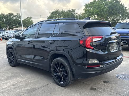 Used 2023 GMC Terrain SLE w/ Driver Convenience Package image 9