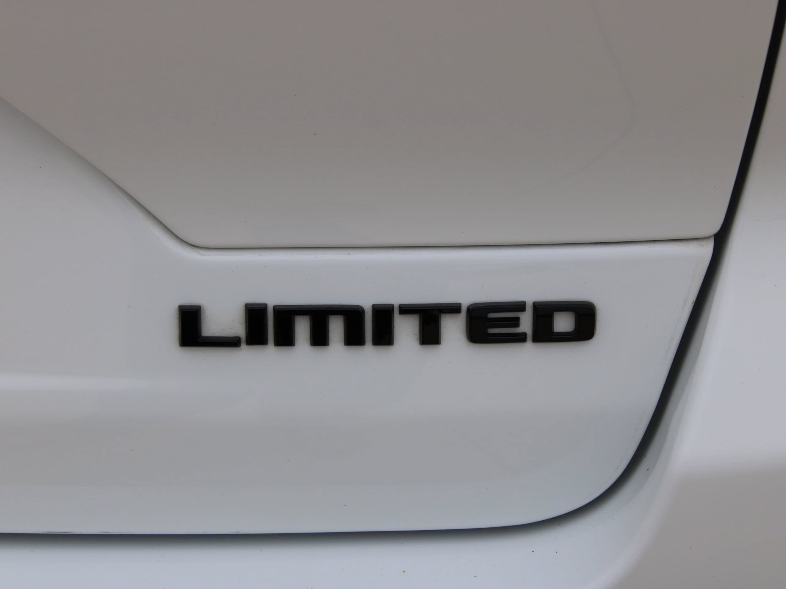 Used 2023 Jeep Grand Cherokee Limited w/ Luxury Tech Group II AWD/4WD image 6