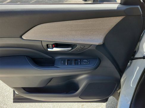 Used 2025 Toyota Grand Highlander AWD Hybrid image 15