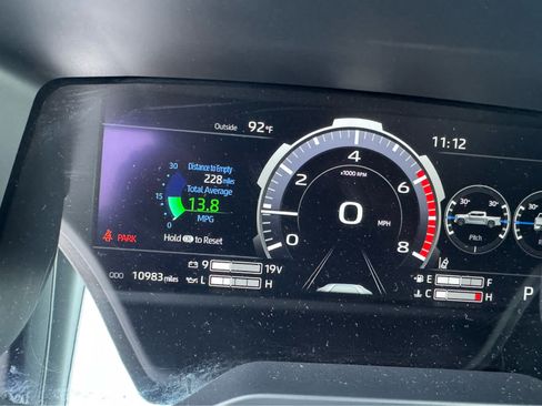Used 2025 Toyota Tundra Limited AWD/4WD image 10