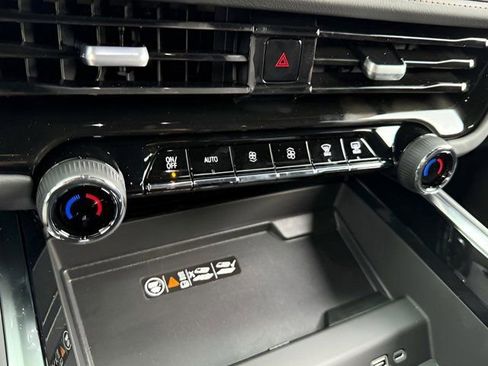 New 2026 Chevrolet Suburban High Country AWD/4WD image 13