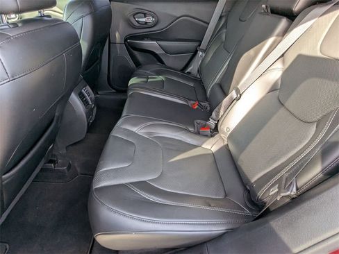 Used 2019 Jeep Cherokee Limited image 17