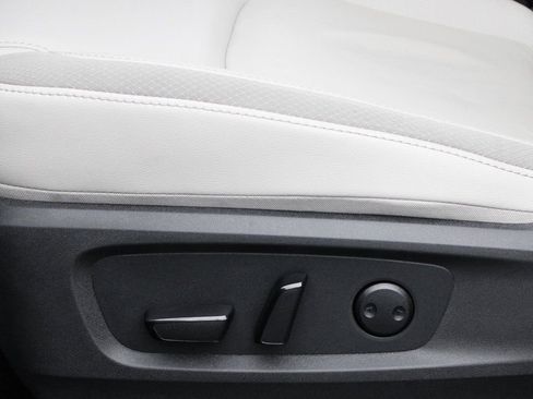 Used 2024 Nissan Pathfinder SL image 24