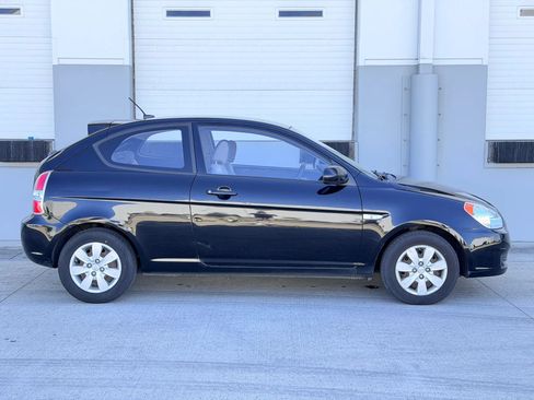 Used 2011 Hyundai Accent GS w/ Premium Pkg 3 FWD image 6