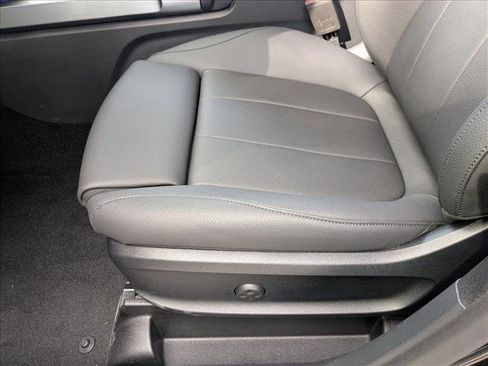 New 2025 Mercedes-Benz GLB 250 4MATIC image 4