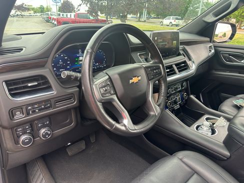 Used 2022 Chevrolet Tahoe LT w/ Luxury Package AWD/4WD image 19