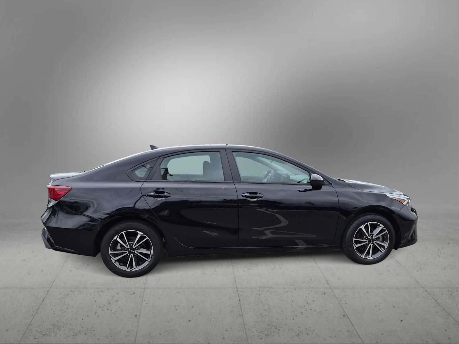 Used 2022 Kia Forte LXS FWD image 9