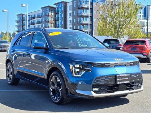 Certified 2023 Kia Niro Wave w/ Wave Preserve Package FWD image 8