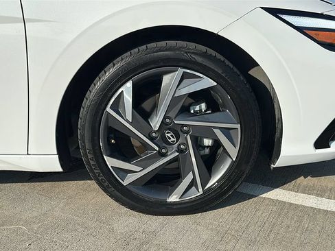 Used 2024 Hyundai Elantra Limited FWD image 16