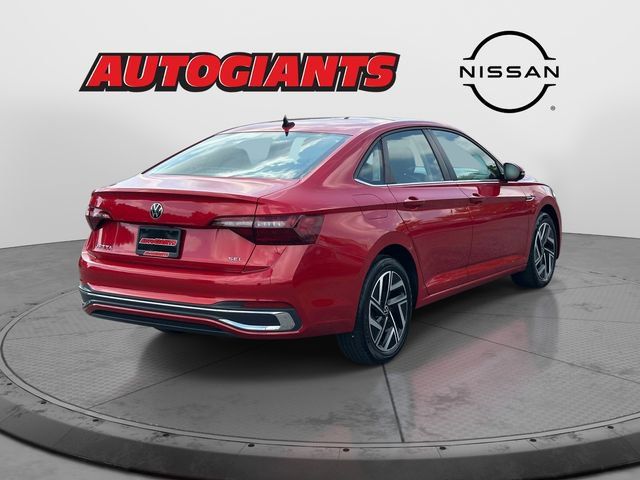 Used 2022 Volkswagen Jetta SEL FWD image 2