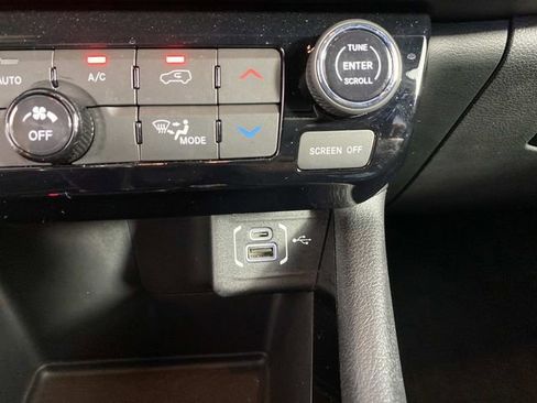 Used 2024 Jeep Compass Latitude w/ Sun and Sound Group AWD/4WD image 21
