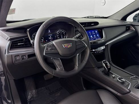 Used 2022 Cadillac XT5 Luxury w/ LPO, ONYX Package image 12